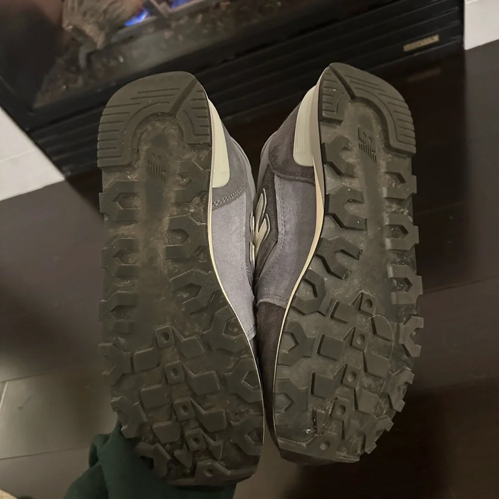 New Balance Women’s 10 Sneakers - Picture 6 of 6